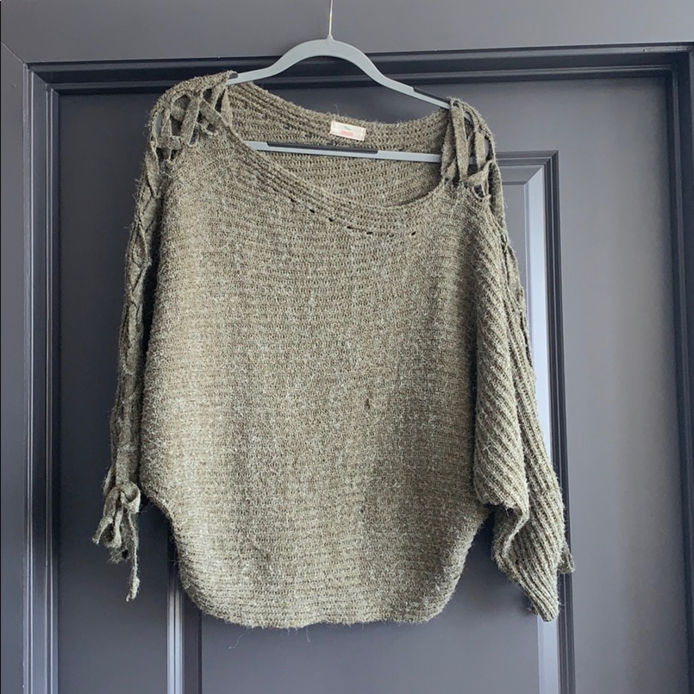 Off (1) Shoulder Sweater